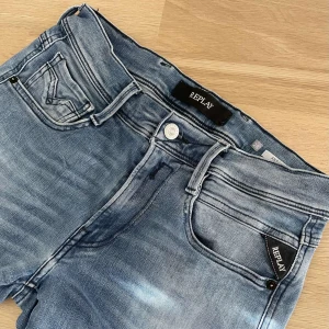 Replay anbass hyperflex  - Replay anbass || strl 28/32 || skick 9/10 || modellen är 176 cm lång och väger ca 60kg || hör av er vid funderingar || mvh LuxuryTrends 🙌🤝