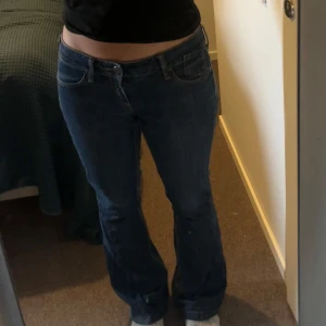 Blå bootcut jeans - Omsydda från skinny till bootcut  Skriv vid frågor 😊