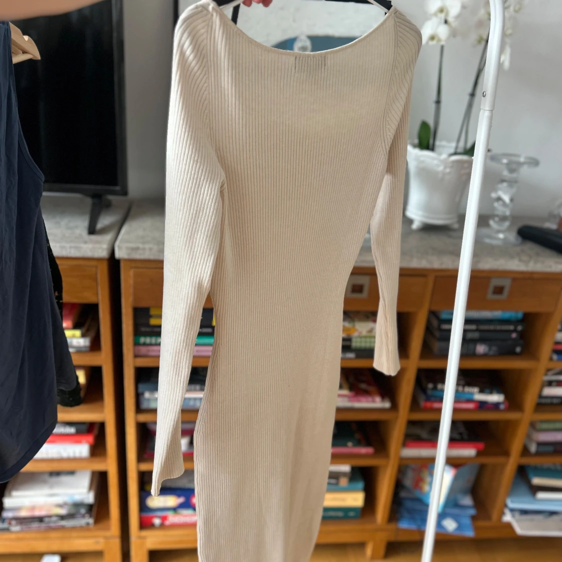 Beige ribbad långklänning - 1
