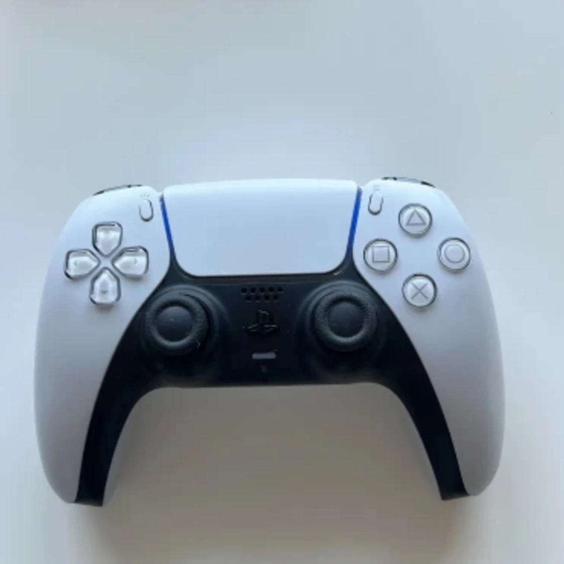 Två trådlös handkontroll ps5.   - 1