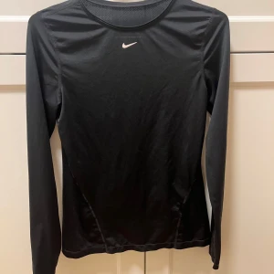 Träningströja från Nike - Storkek S, fint skick 🌸