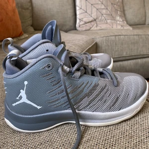 Jordan Superfly 5 Wolf Grey - Helt oanvända Jordans, pris kan diskuteras 
