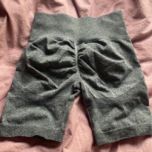 Gråa Scrunch shorts  - Gråa shorts från Shein😊