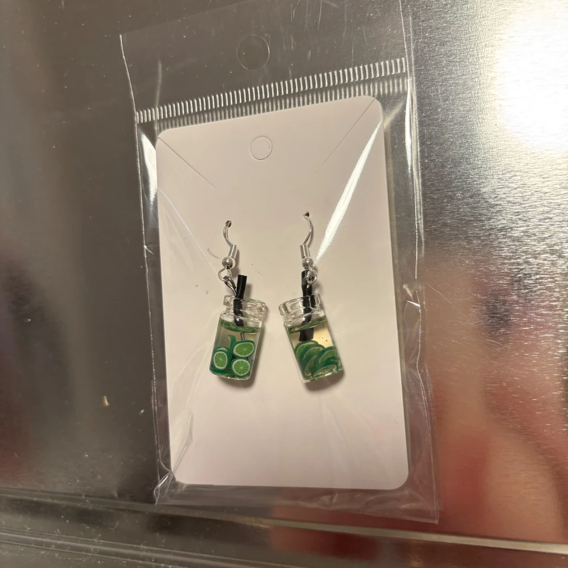 Örhängen med lime och sugrör