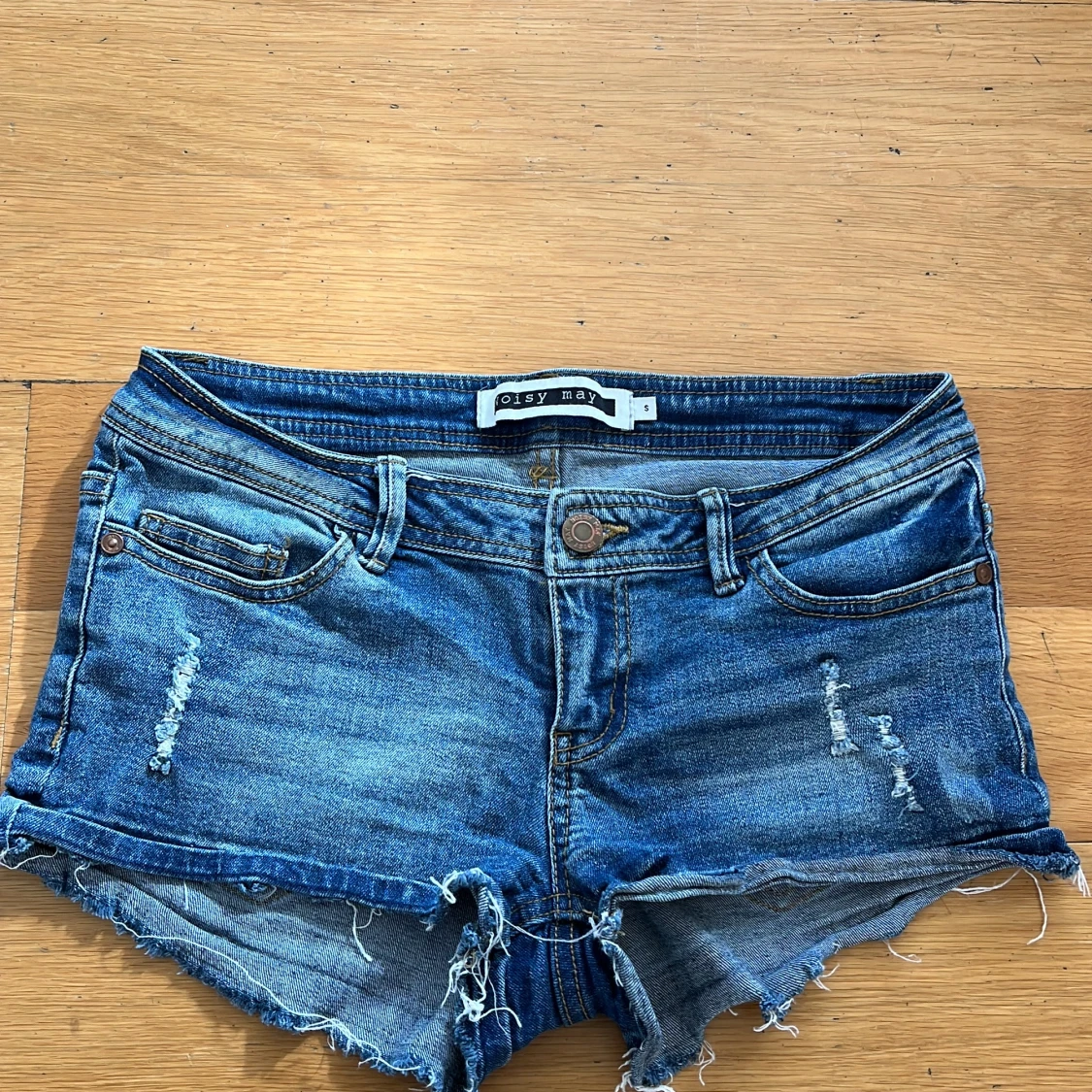 Blå jeansshorts från Noisy May