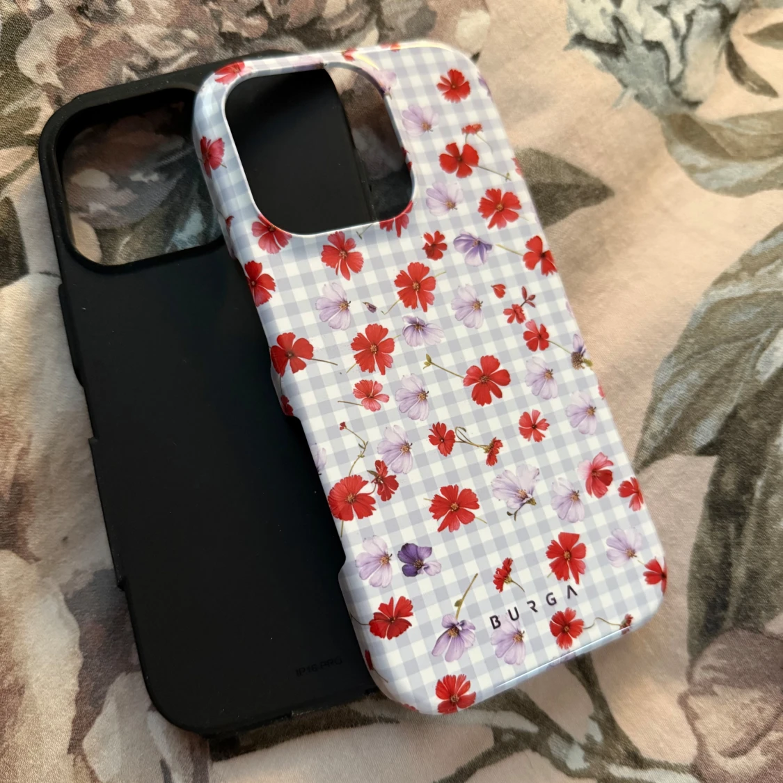 Blommigt mobilskal från Burga - 1