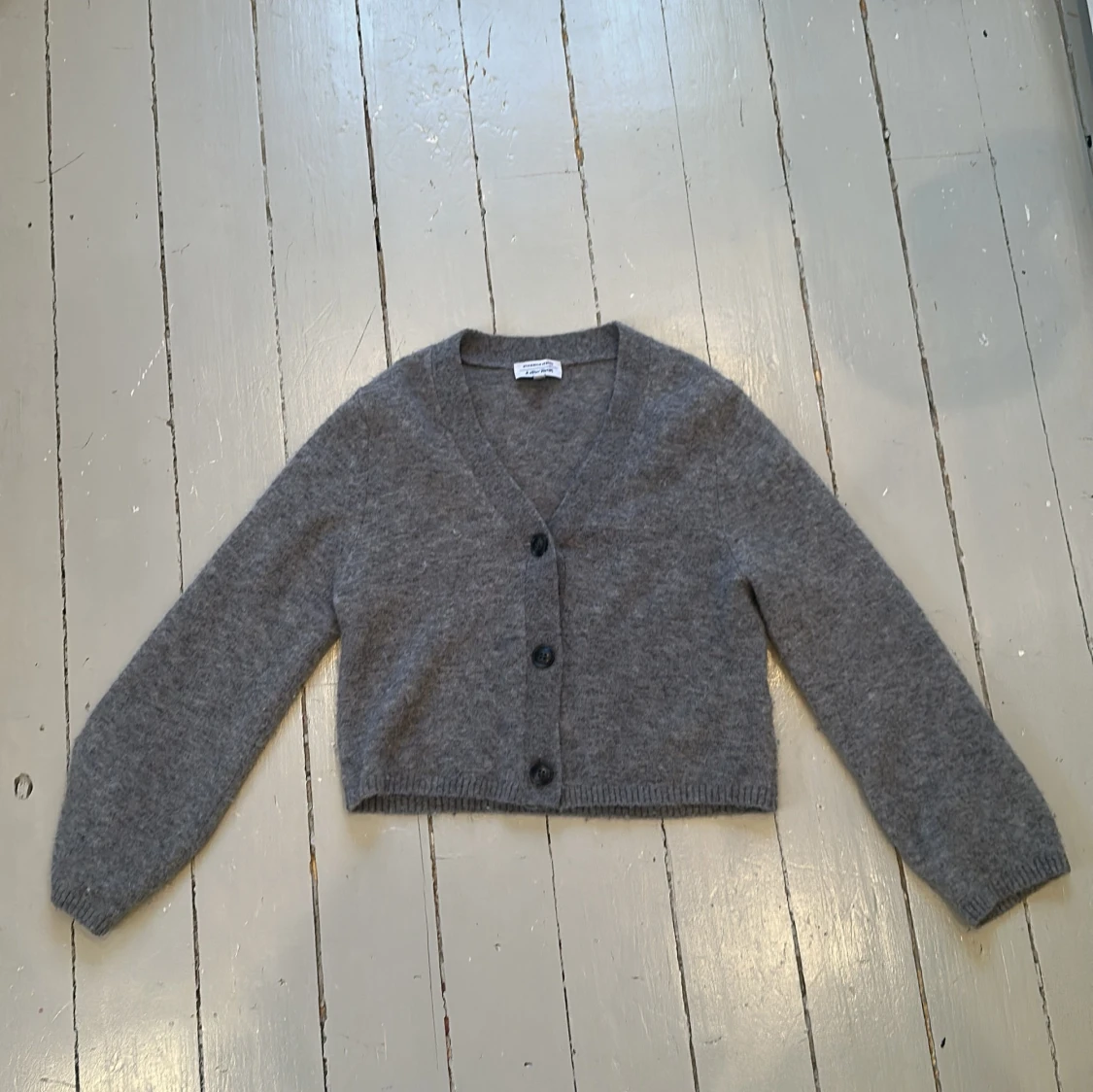 Grå jätte snygg stickad kofta från & other stories ❤️❤️❤️