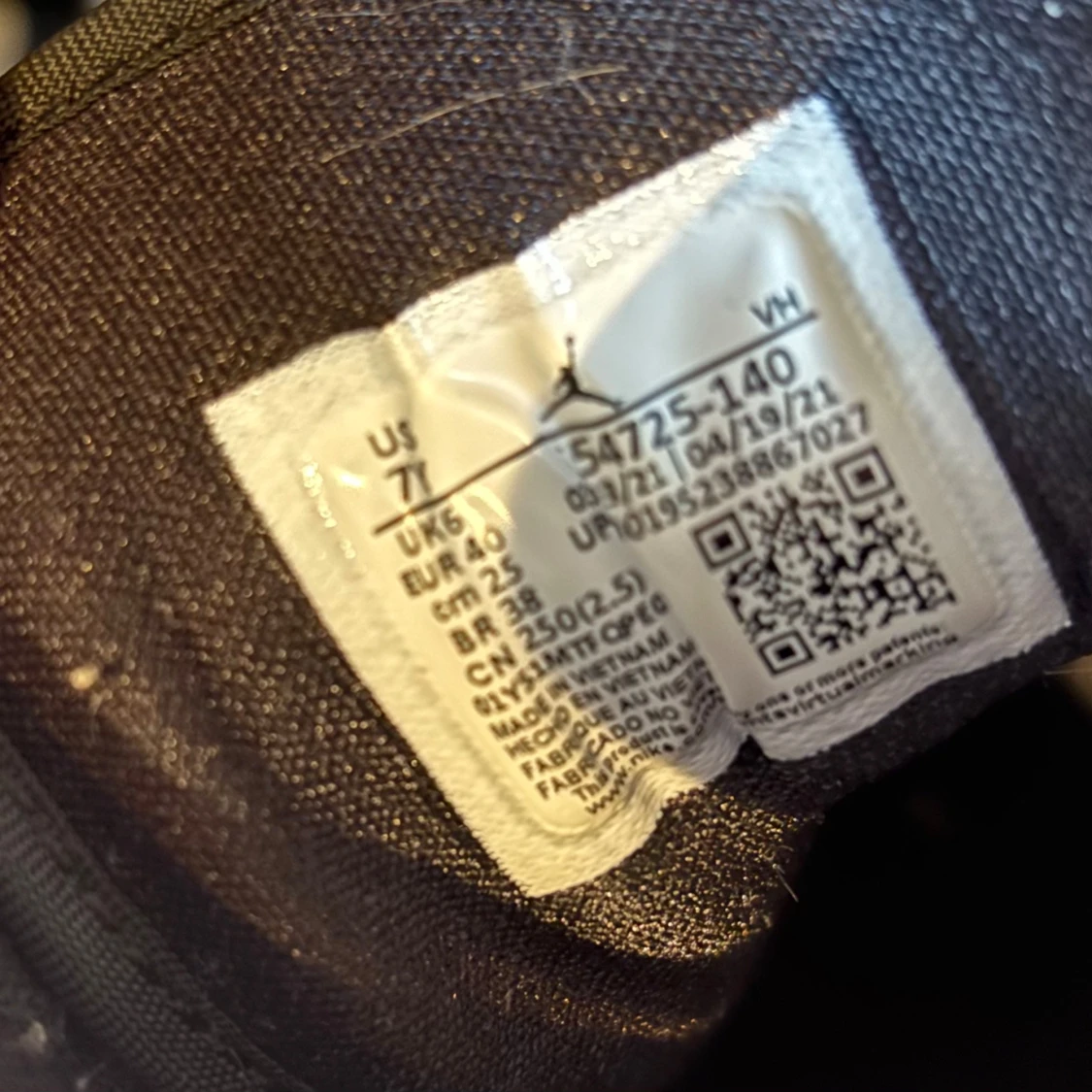 Nike Air Jordans i svart, vitt och blått - 2