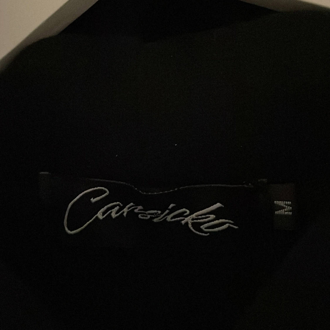 Svart hoodie från Carsicko - 1