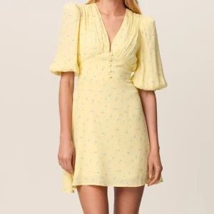 Adoore- Helt ny klänning! Adoore fontana mini dress  - Säljer min helt nya klänning från Adoore (fontana mini dress) då den inte kommit till användning. Nypris är 1395kr men jag lägger den för 900kr. Skriv vid fler funderingar eller om ni vill ha fler bilder🤗✨