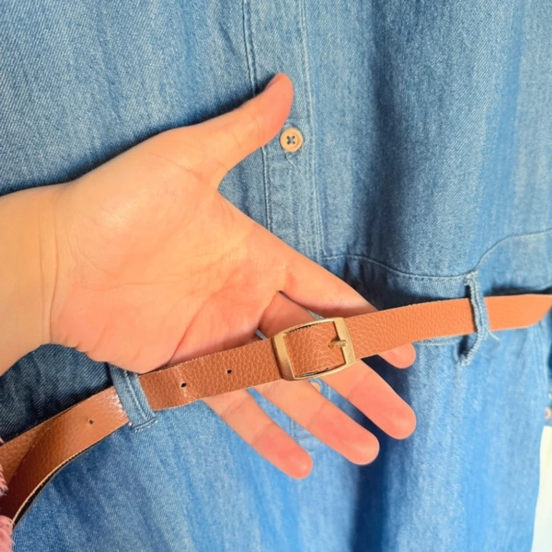 Blå jeansklänning med bälte - 2