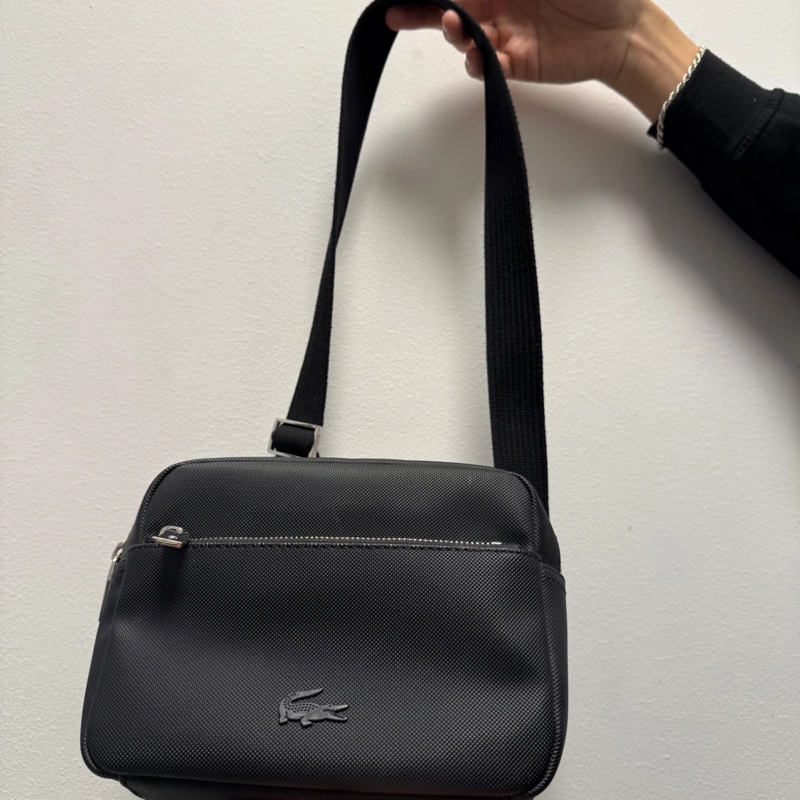 Svart axelväska från Lacoste - 2