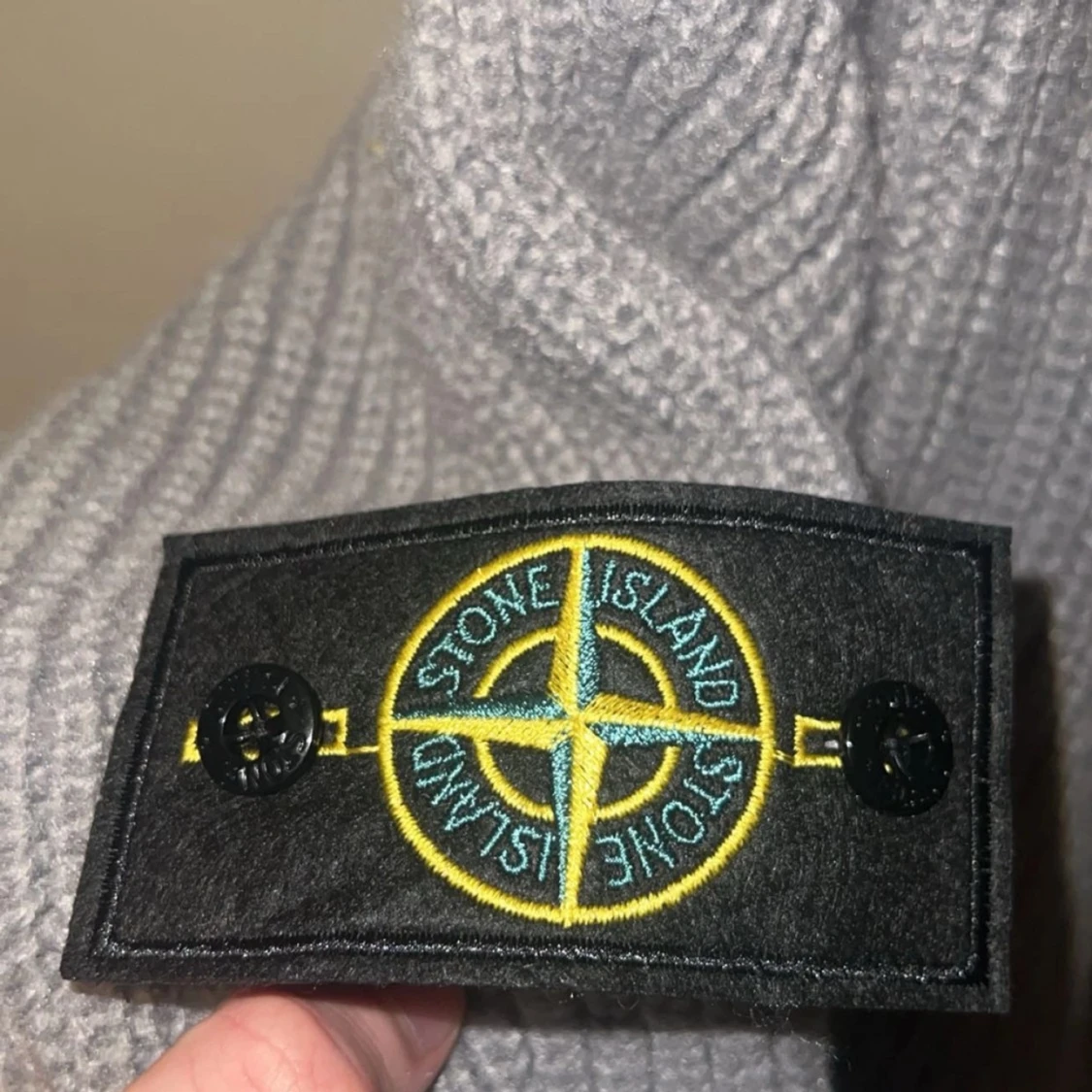 Grå stickad tröja från Stone Island - 2