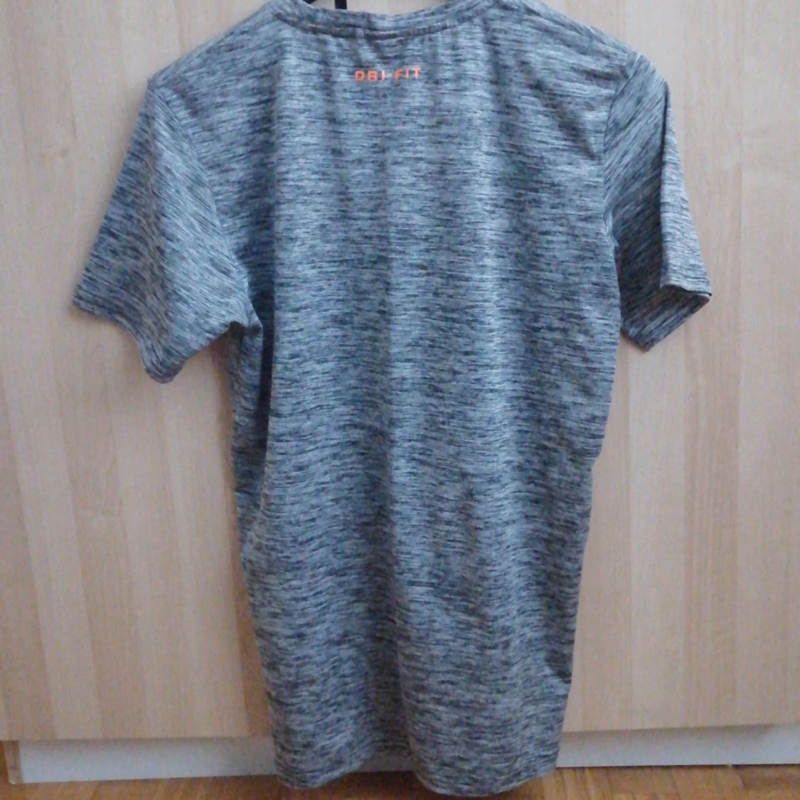 Gråmelerad t-shirt från Nike - 2