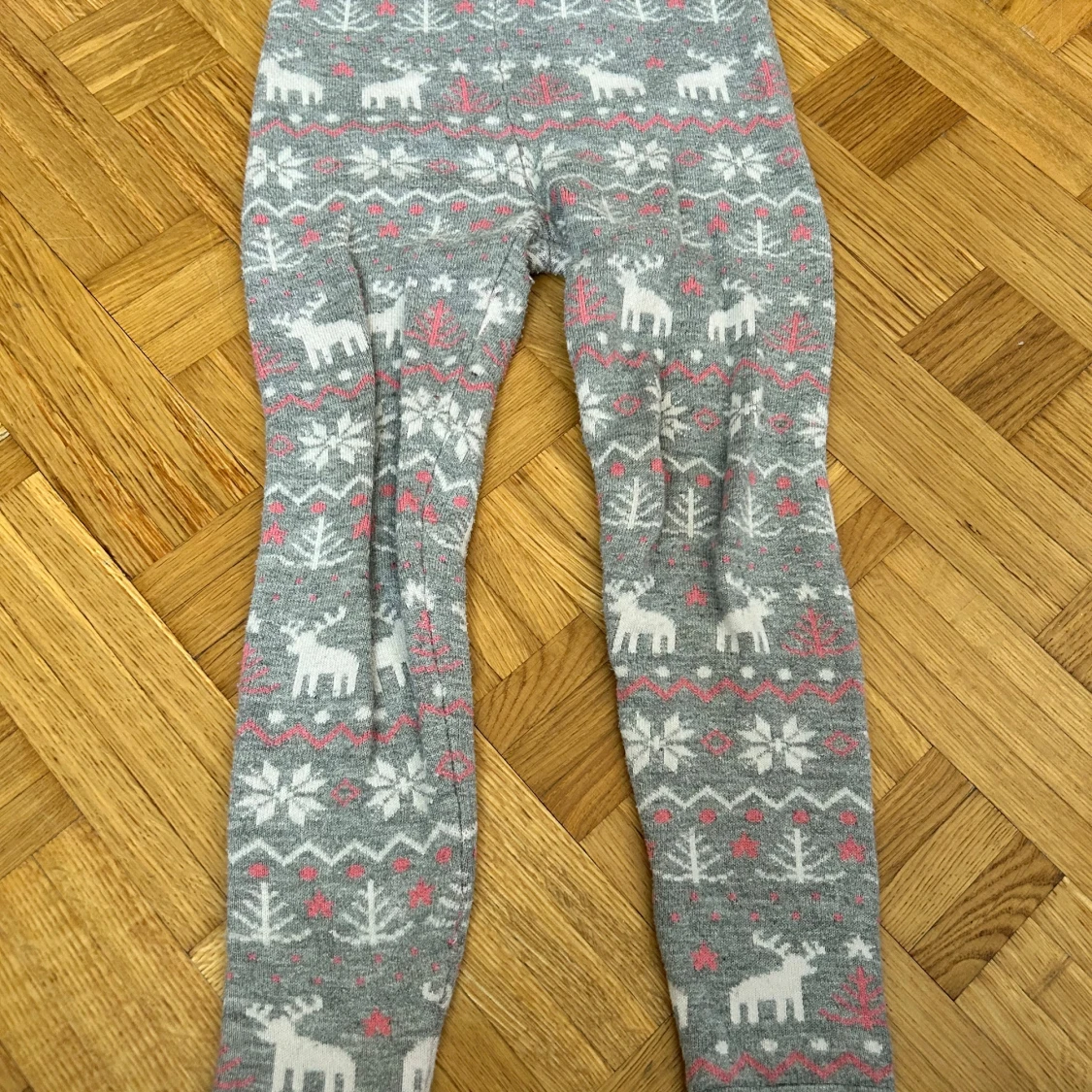 Grå leggings med julmönster från Lupilu