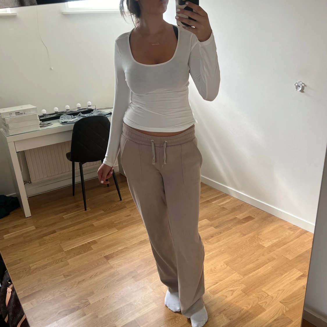 Vit långärmad tröja