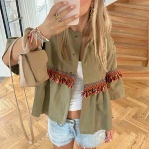 Höst kappa - Jättefin grön höst kappa från Zara, storlek XS❤️