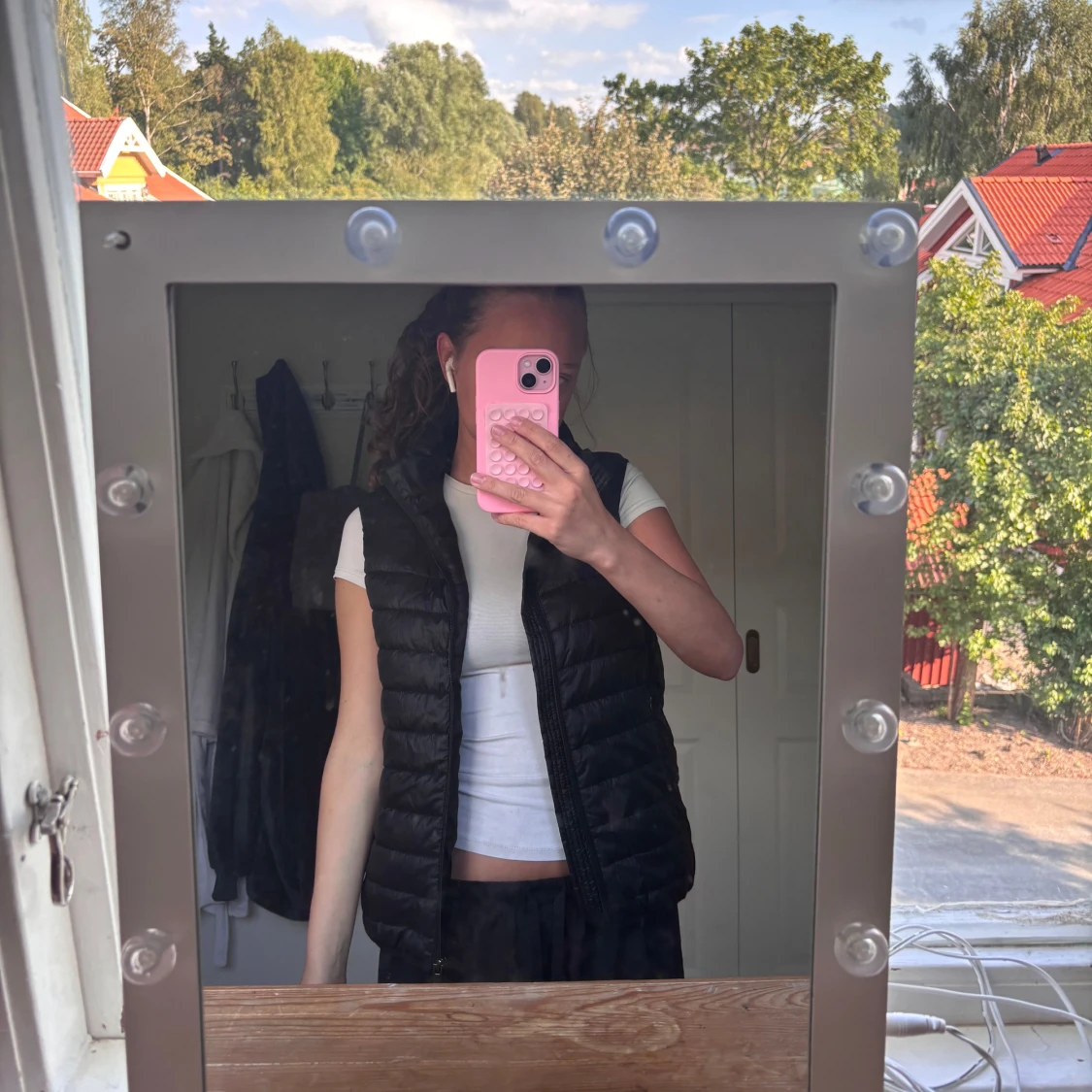 Svart dunväst med dragkedja