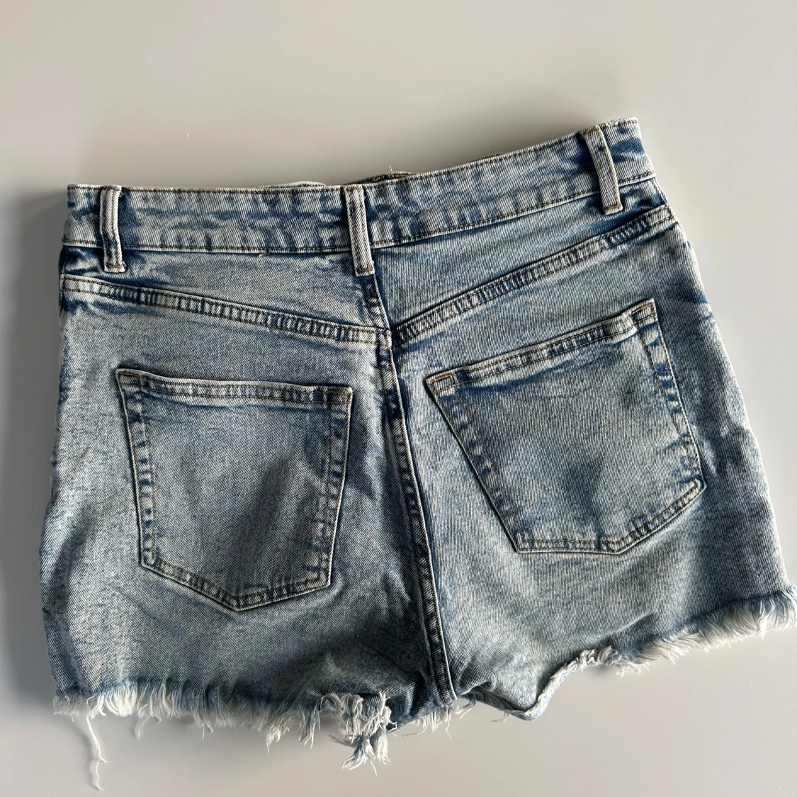 Ljusblå jeansshorts - 1