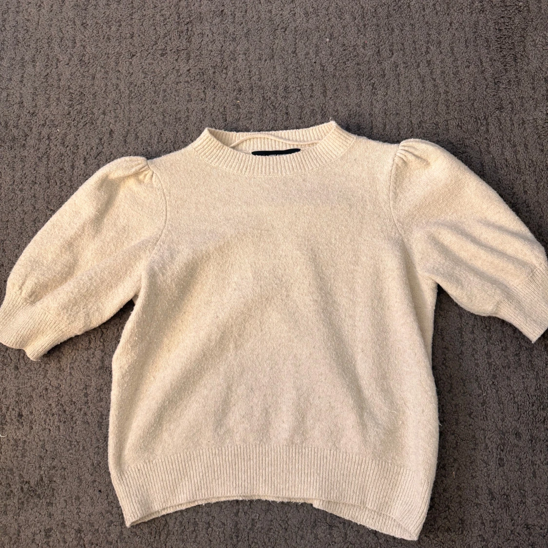 Beige stickad tröja 