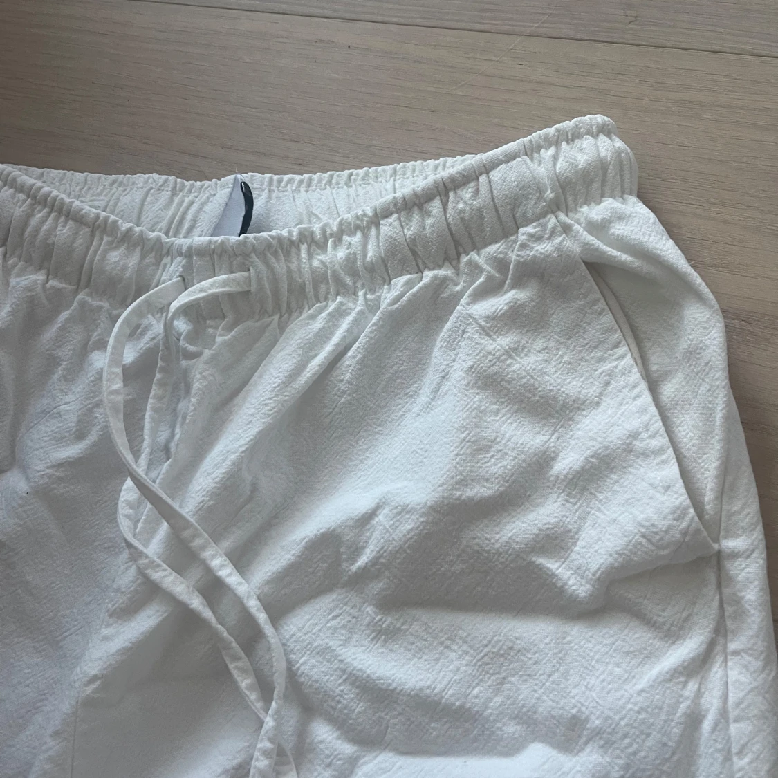 Vita linnebyxor från Stradivarius XS - 1