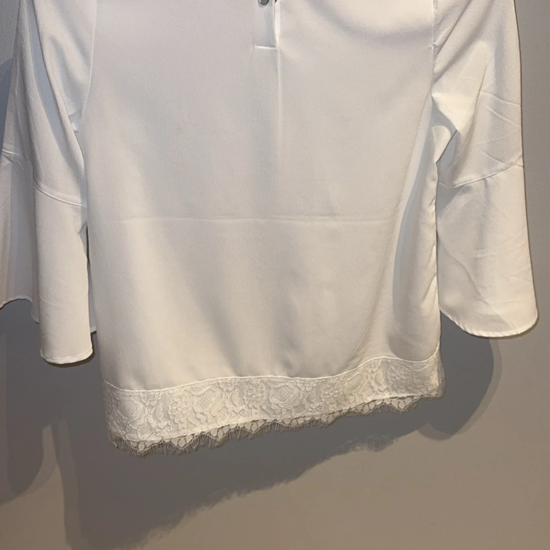 Vit blus med spets från Lindex - 1