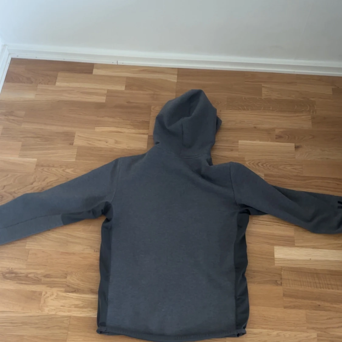 Grå hoodiejacka från Adidas M - 1