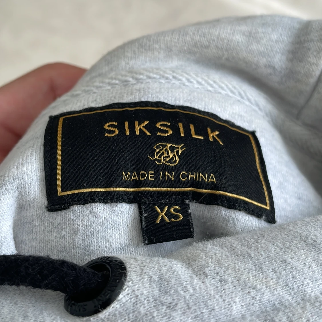 Grå hoodie från SikSilk XS - 2