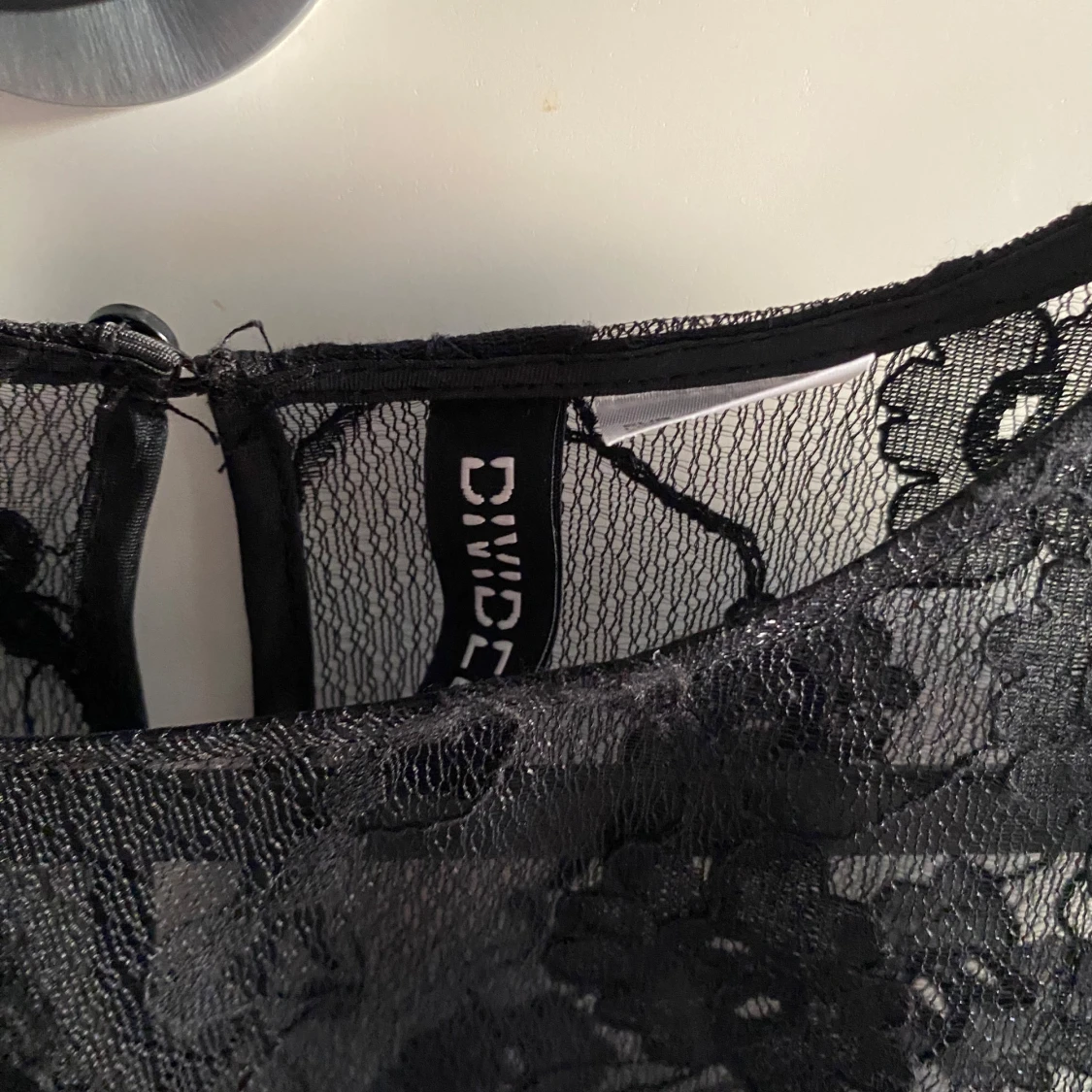 Svart spetsblus från Divided - 1