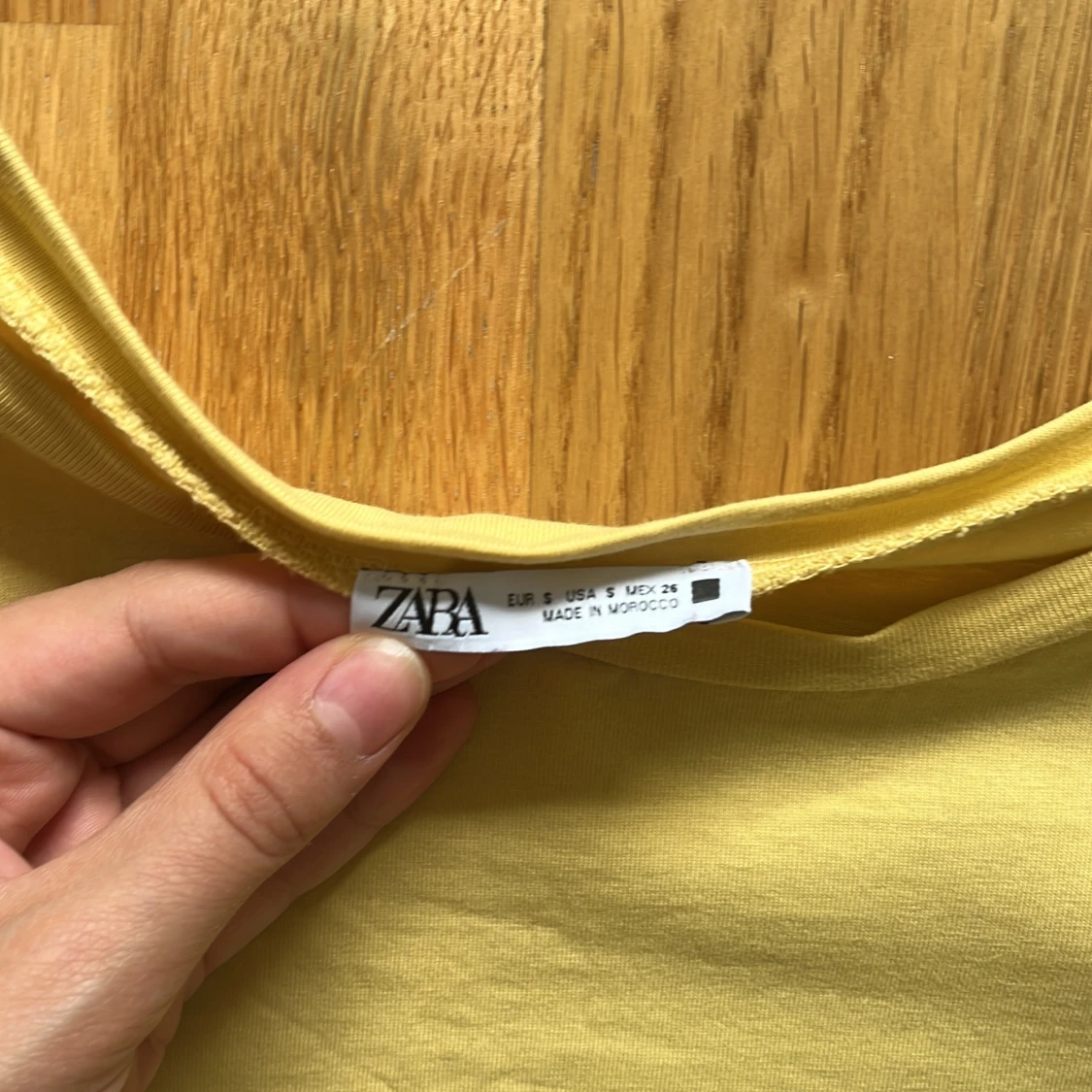 Jättefin gul topp ifrån zara - 90