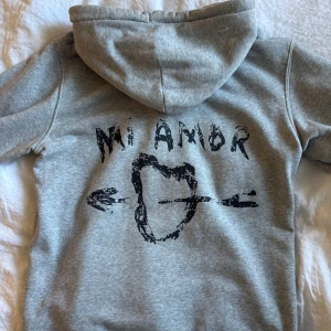 Mi Amor hoodie  - Skriv för mer info
