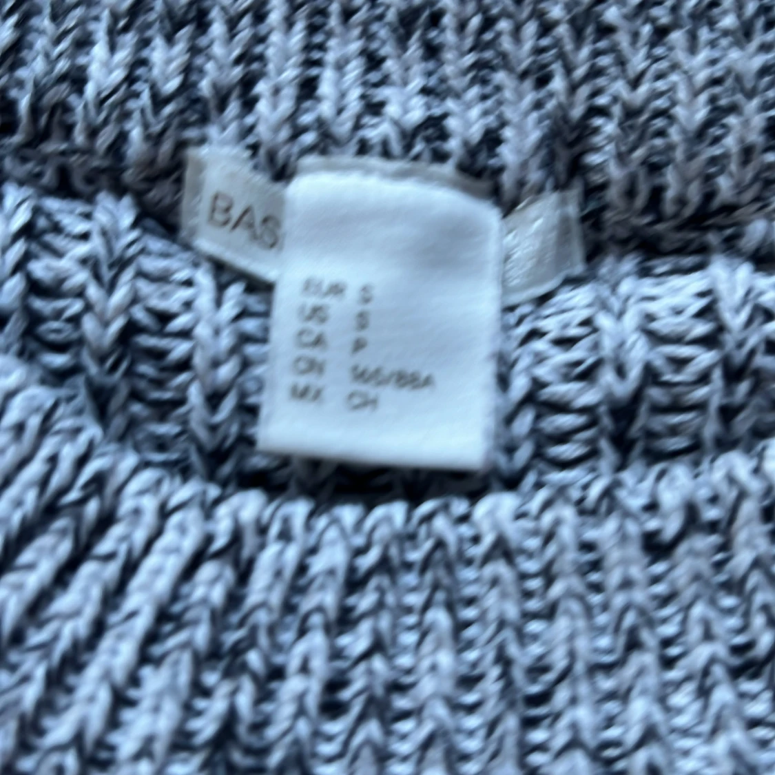 Grå stickad tröja från BASICS - 2