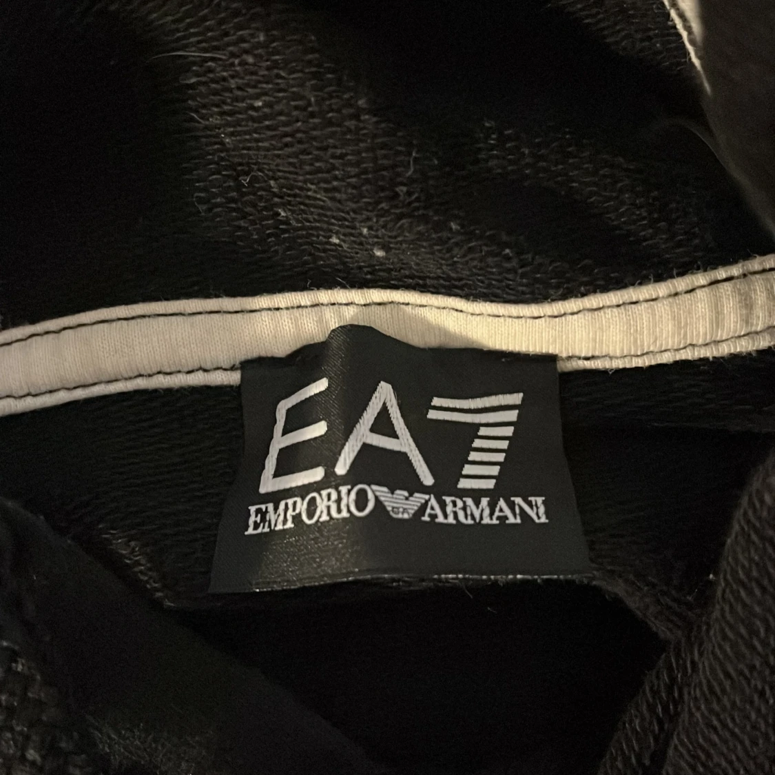 Svart EA7 hoodie med vit detalj - 2