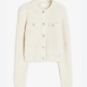 Beige kofta med knappar H&M - Beige kofta med knappar, endast använd fåtal gånger🌼