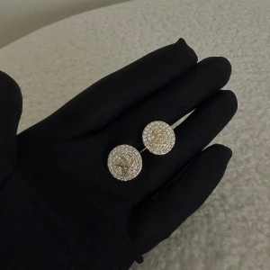 Örhängen  - @luxaryvault på Instagram 