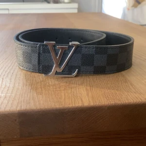 lv bälte  - Lite använt, ingen större syn på användning. Skriv vid minsta fråga eller fundering!