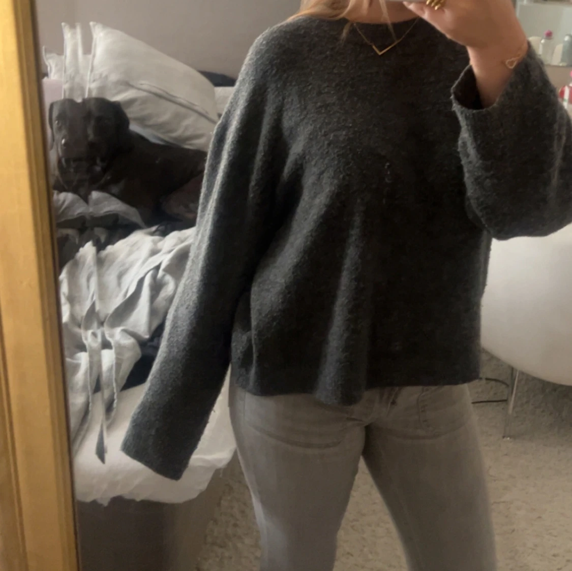 Mörkgrå stickad tröja med loose fit