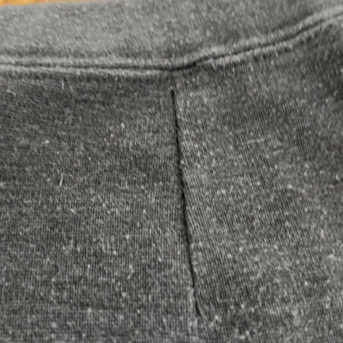 Mörkgrå kort kjol med slits - 4