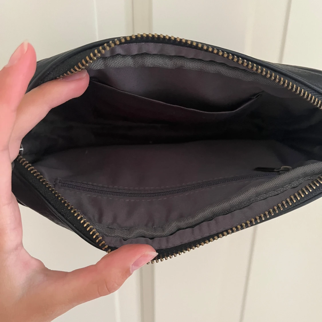 Svart axelväska från Pipol's Bazaar - 2