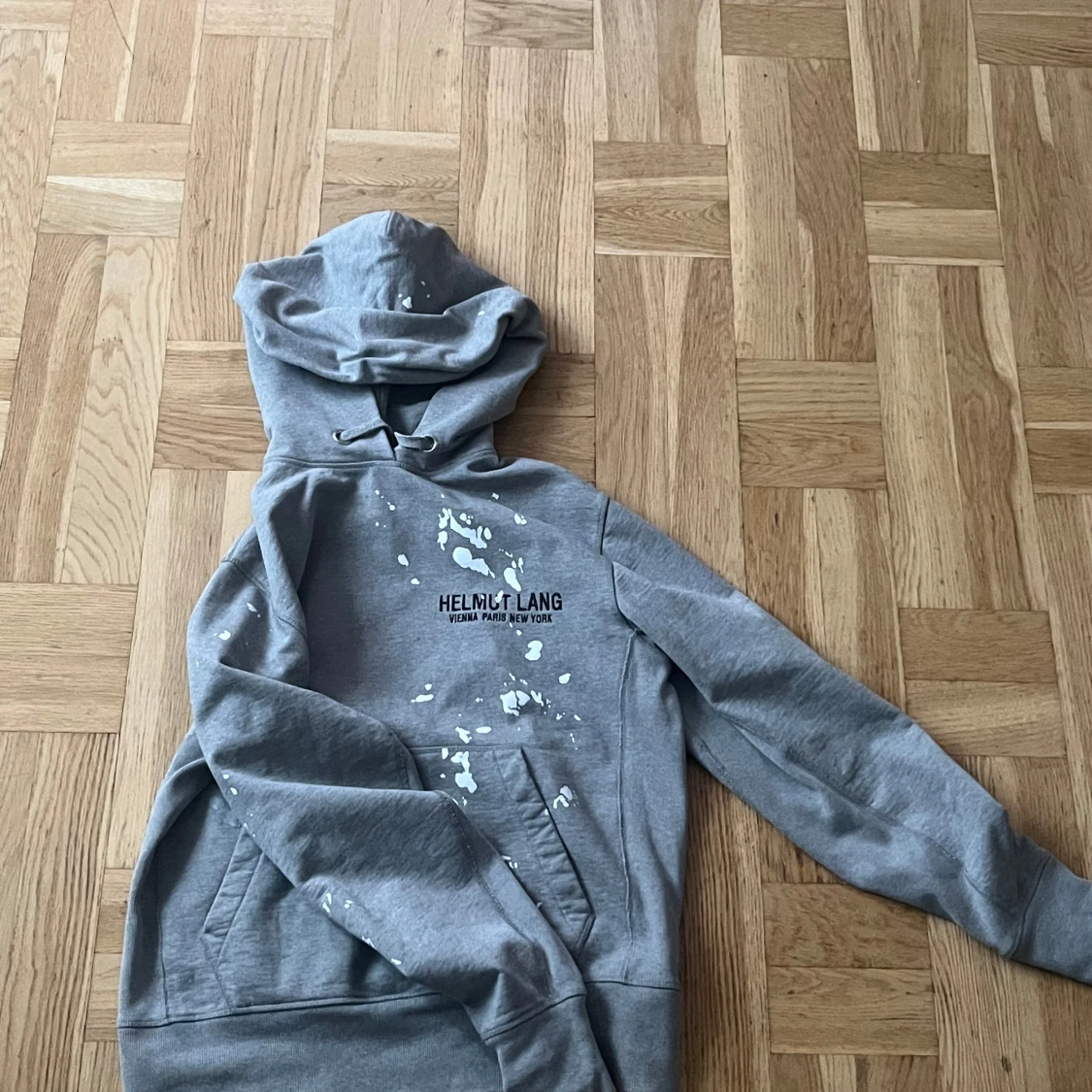 Grå hoodie från Helmut Lang