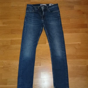 Blå Calvin Klein Jeans - Säljer Blåa Calvin Klein Jeans som blivit för små.      Pris kan diskuteras 