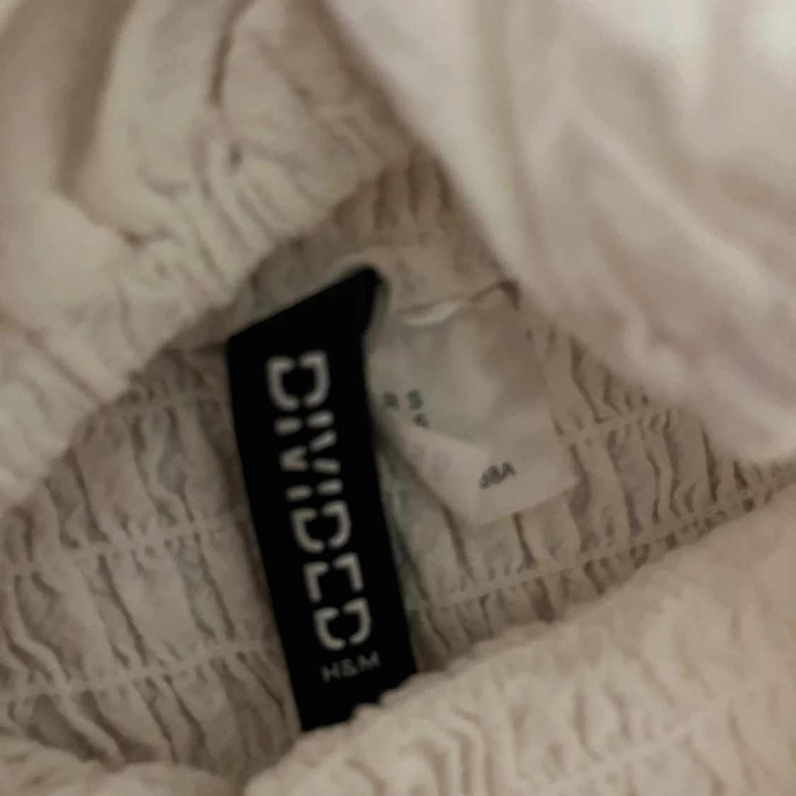 Vit kort puffärmad klänning från H&M Divided - 2