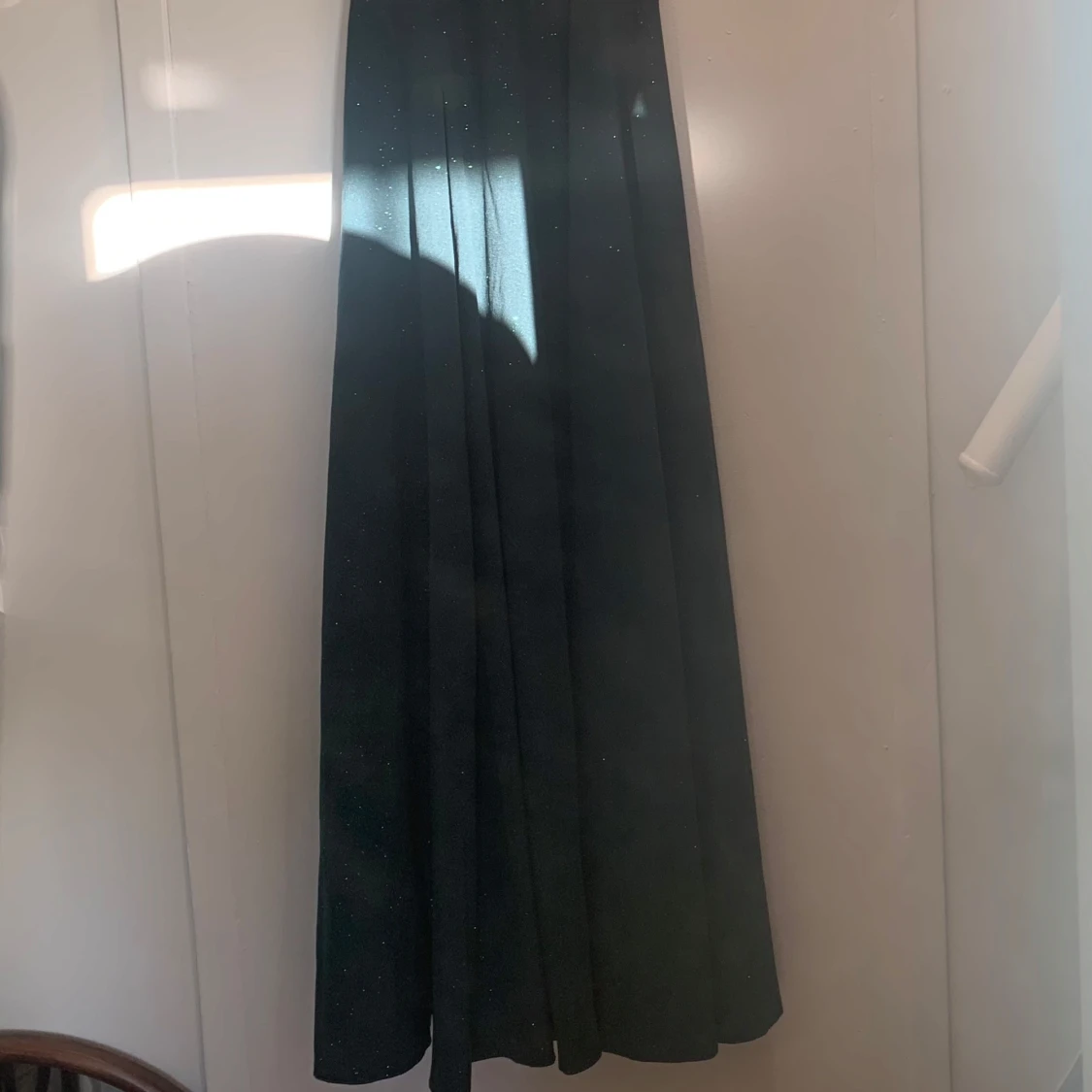 Mörkgrön glittrig långklänning - 2