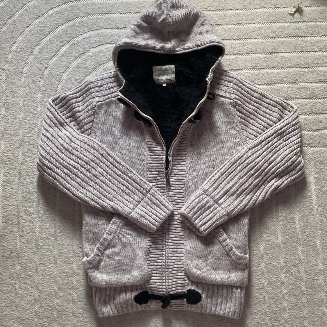 Ljusgrå stickad hoodie från Angelo Litrico