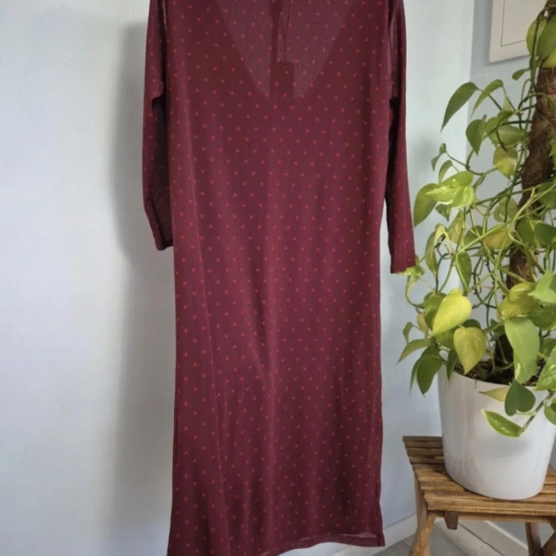Vinröd prickig klänning från Esprit - 3