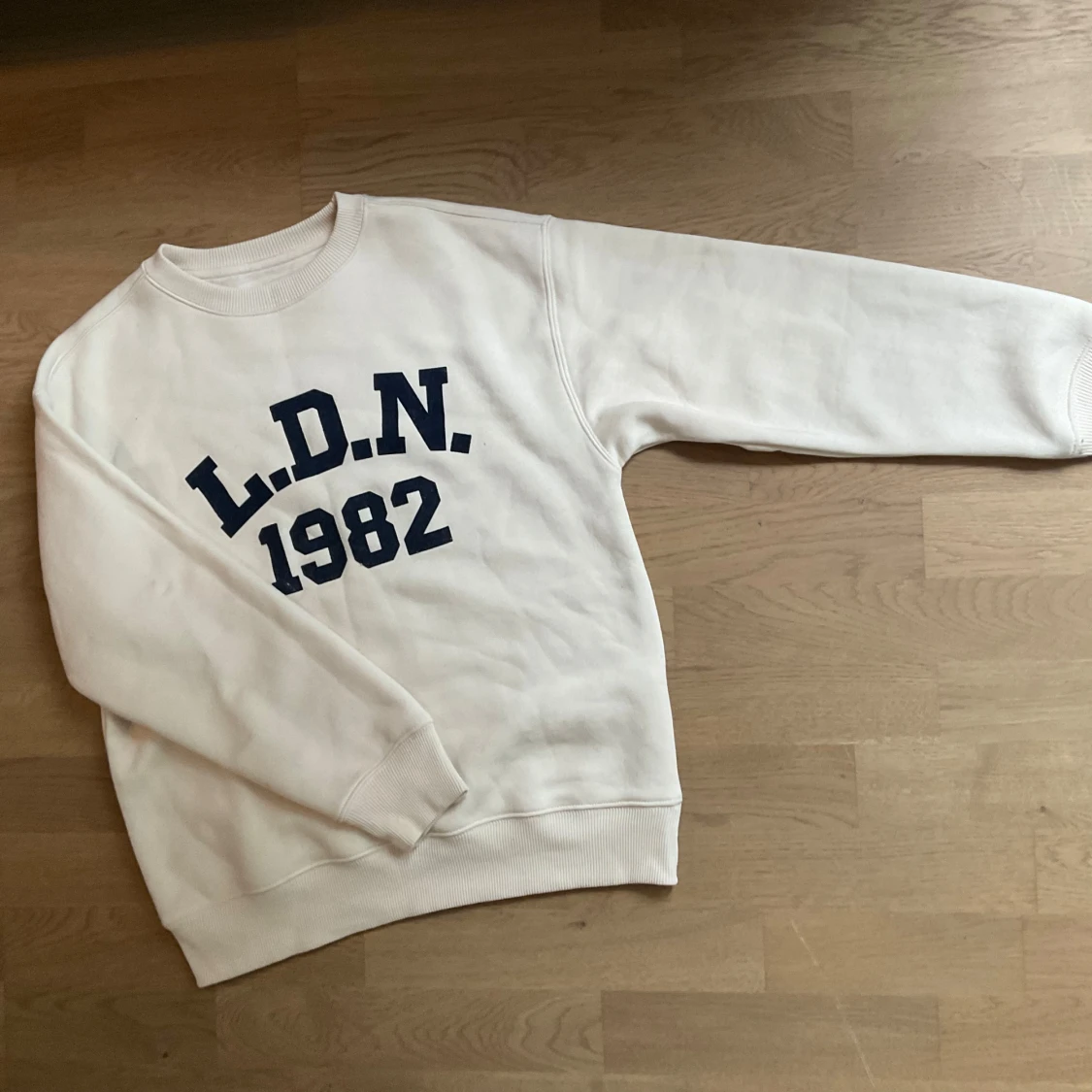 Vit sweatshirt med tryck från ZARA