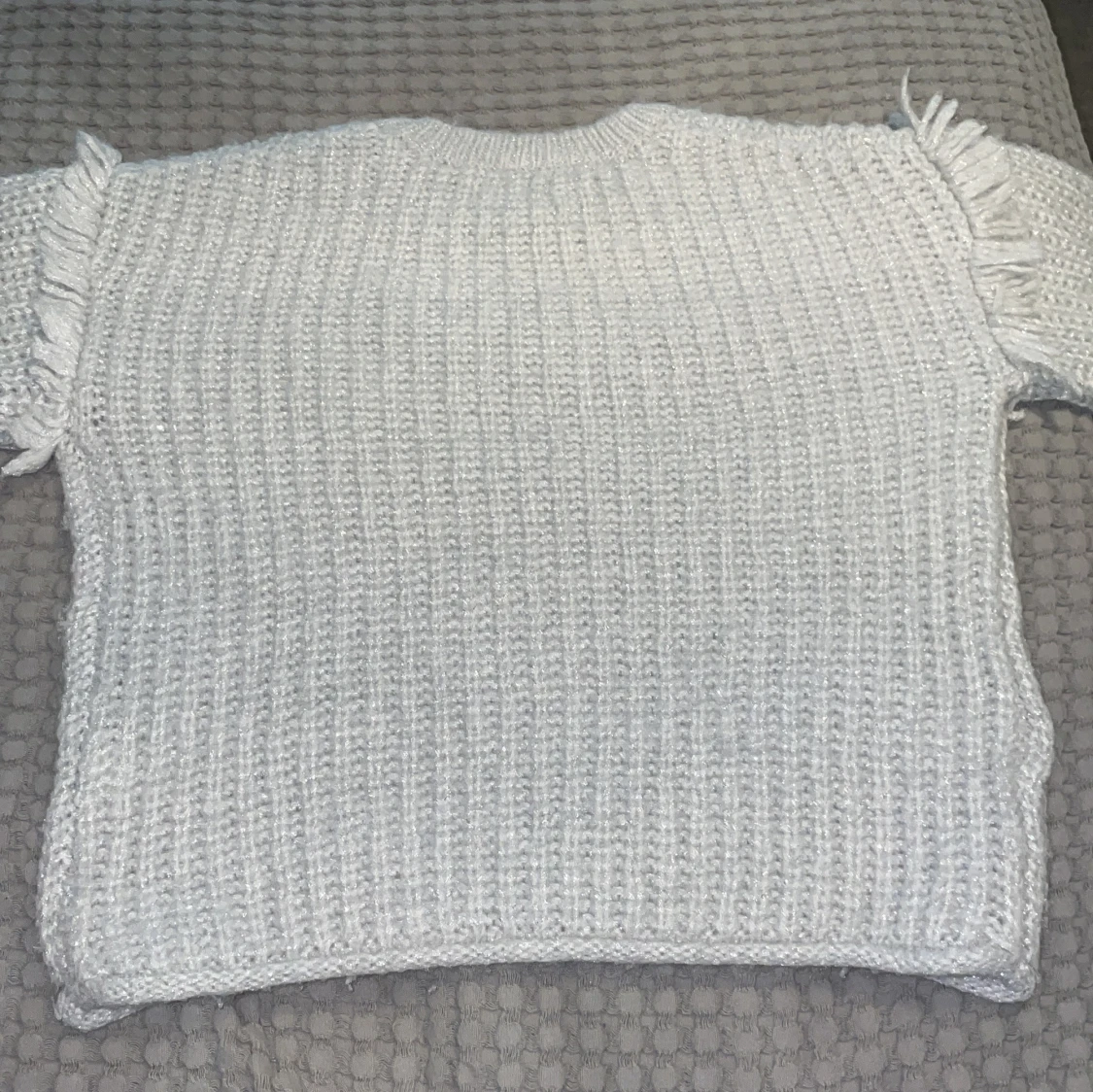 Vit stickad tröja med fransar - 3
