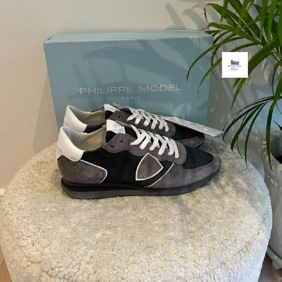 Philippe Model sneakers i grå mocka och skinn