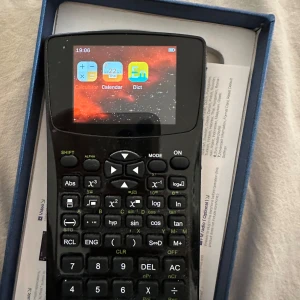 Miniräknare, fusk, skärm  - Koppla till din dator och överför bilder och videos.  Nypris 1100kr