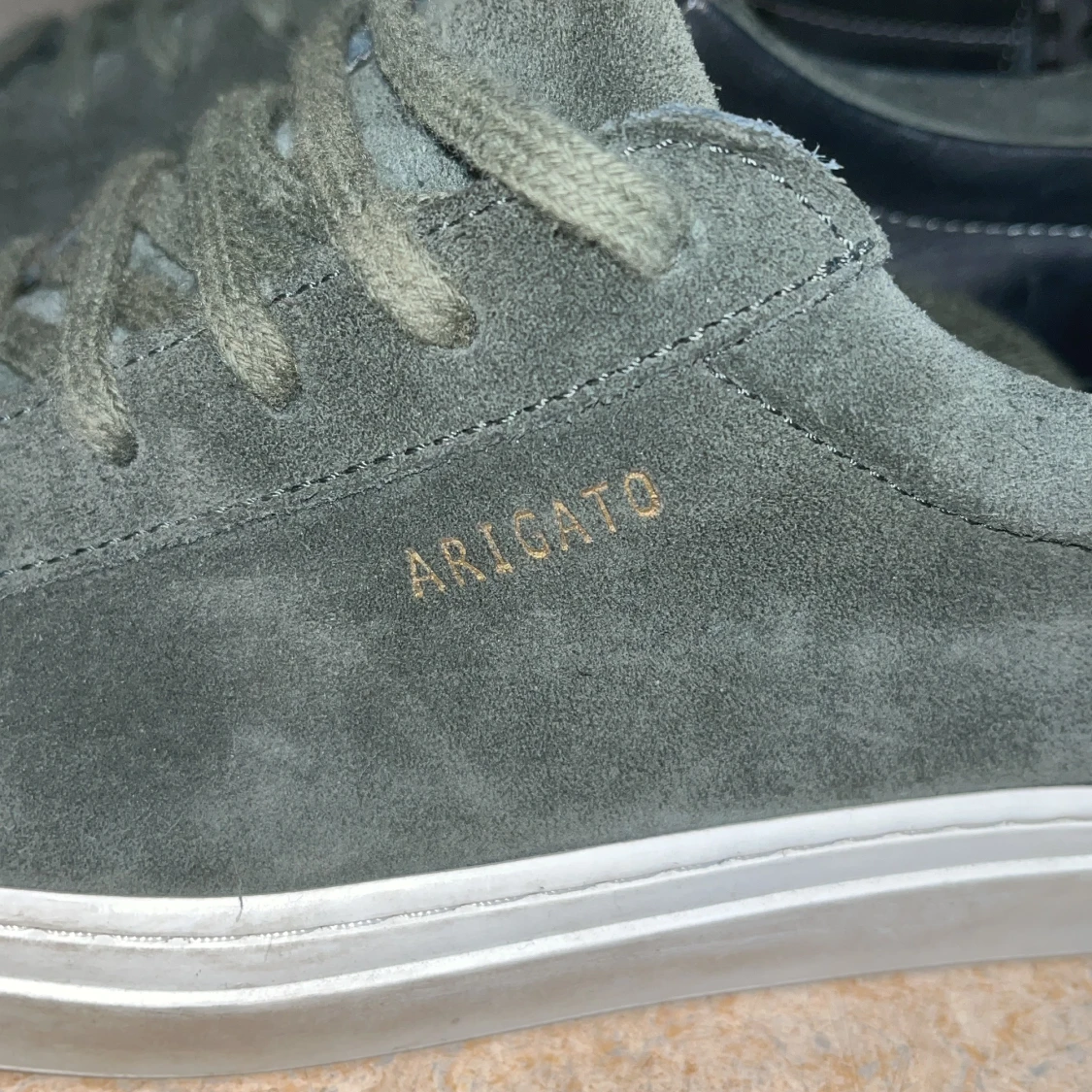 Gröna sneakers från Axel Arigato i mocka - 3